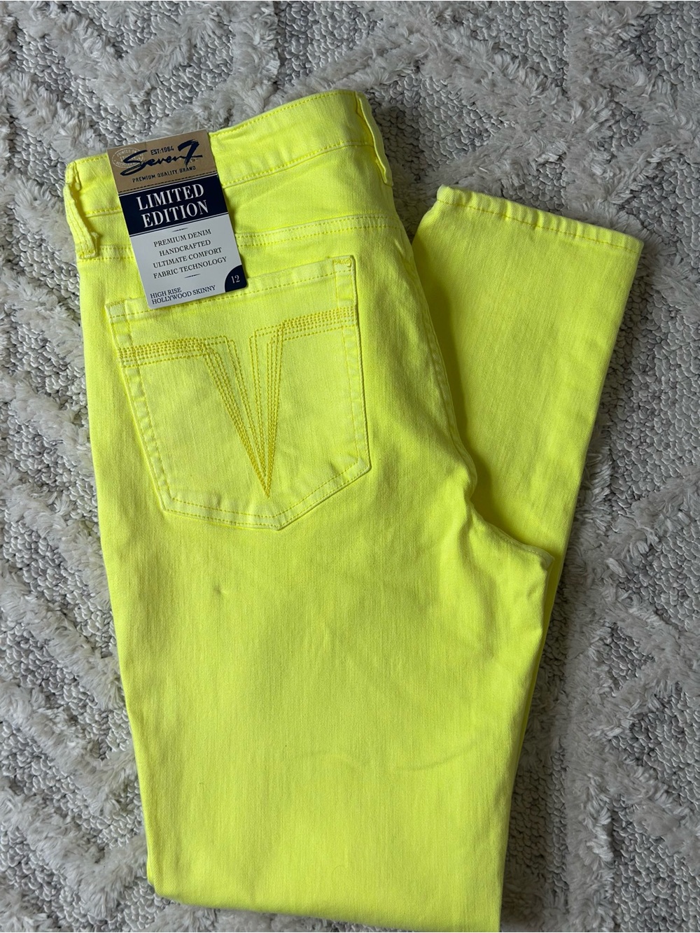 NWT Seven7 Women's Neon Lime Skinny Jeans